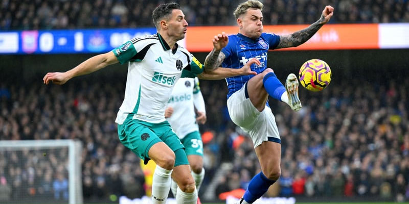 Newcastle vs Ipswich Town rất cân bằng trong quá khứ