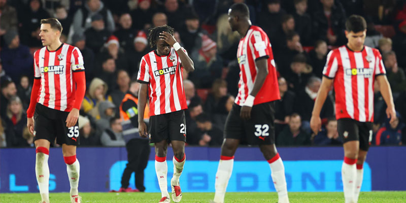 Southampton là đội bóng xuống hạng sớm nhất lịch sử